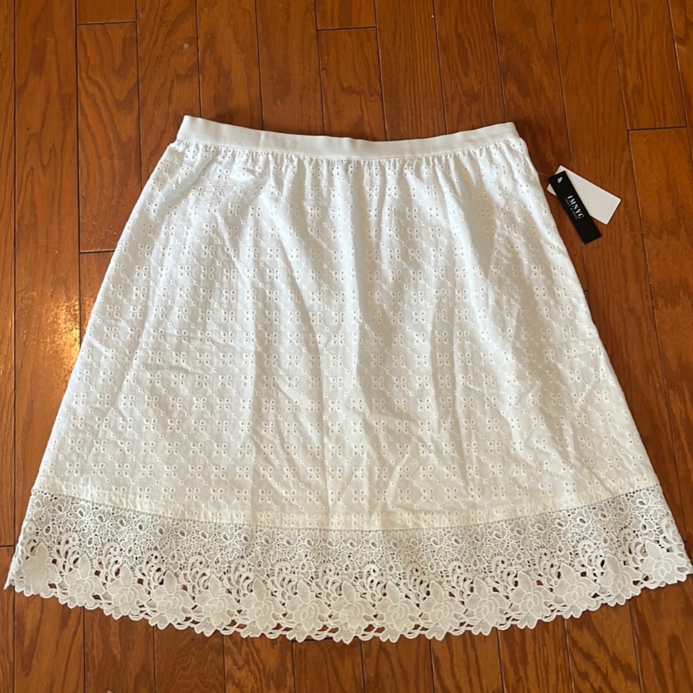 NWT Isaac Mizrahi White Embroidered Skirt with Elastic Waist and Lace/Size Large